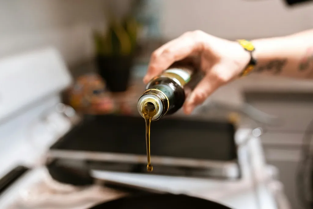 Como o óleo de cozinha deve ser descartado